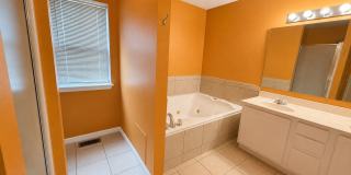 Beautiful 4 Bedroom home Gallery 26