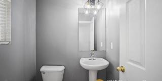 Beautiful Townhome in Excellent West Valley Area Gallery 11