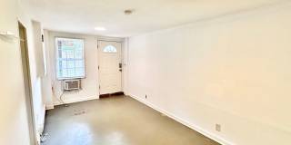 Spacious 6 bedroom 3.5 bath Tudor Townhouse w/Deck close to Georgetown University & Hospital Gallery 46