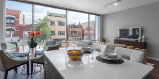 Luxe on Chicago Gallery 25