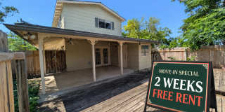 Walk to the Comal River, Schlitterbahn, & Downtown NB /1/1 Duplex with Courtyard! Includes Fridge, Washer, Dryer / NBISD *2 weeks free rent* Gallery 1