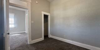 2 Bed House w/ Ramp Access and Fenced in Back Yard + Walk In Shower Gallery 8