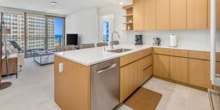 Sky Ala Moana #1701: Spacious Condo w/ Ocean Views Gallery 5