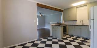 3 Bed | 1 Bath | Mid Town | $1400 Gallery 14