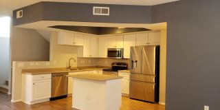 CONDO AVAILABLE NOW IN CONVENIENT CHANDLER LOCATION!!! Gallery 1