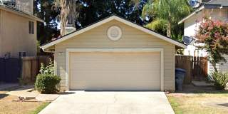 SPECIAL: HALF OFF FIRST MONTH'S RENT! Single Level 3 BR Home w/ 2-car Garage & Backyard! Gallery 1