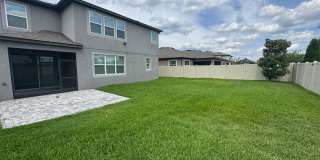 Spacious 5-Bedroom Riverview Home Gallery 75