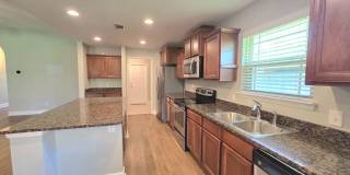 Spacious 3-Bedroom Home - Stonechase Gallery 8