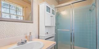 Charming 3 Bed, 2 Bath on Ward Street, Close to Universities Gallery 30