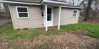 Charming 2 Bedroom Pet Friendly Home!! Gallery 1