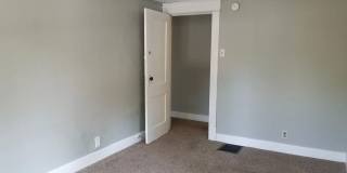 601 E University, Bloomington Gallery 7