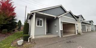 Spacious Condo - Large Garage and Private Patio Gallery 1
