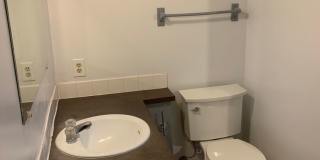 1422 W Oak St Bsmt UNIT Gallery 24
