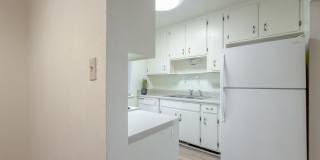 CHARMING NW 3/2 w/ Den, 2 Car Garage, Deck, Fenced Yard, & Wood Floors! $1695/month Avail NOW! Gallery 15
