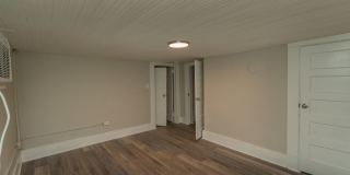 $650- Updated 2 bed/1 bath apartment near Medical Center, with brand-new appliances! Gallery 15