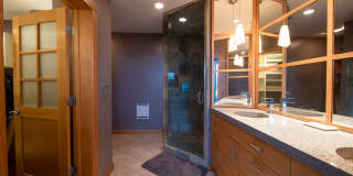 Luxurious multi-level penthouse condo - Flats Westbank Gallery 10