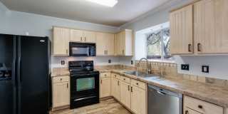 Modern Elegance: 3-Bedroom Townhome with Wood Flooring, Shaded Deck, and Inclusive Amenities Gallery 10