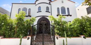 3 Bed / 2 1/2 Bath Luxury Apartments - Just steps from The Grove! Gallery 1