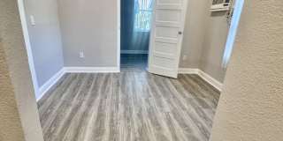 921 North 19th Avenue Gallery 1