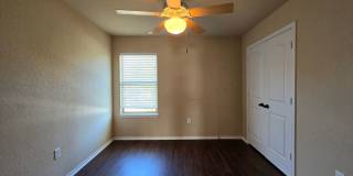3/2.5/2 Duplex / Easy Access to Highways, Shopping, Restaurants, & Entertainment / Large Fenced in Yard / CISD Gallery 15