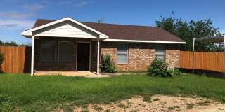 Adorable 3 Bedroom in Merkel! Gallery 1