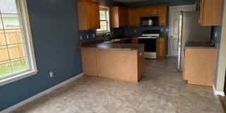 3 bed 2 bath Home with fenced in backyard Gallery 8