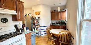 Perfect apartment for Social Students near NEU! Spacious, Yard, Parking & more! Gallery 11