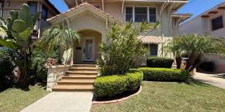 Fabulous Bankers Hill location 3 Bedroom Top-floor duplex unit Gallery 2