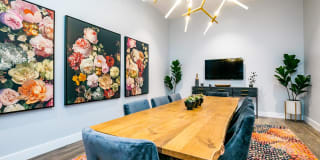 Met on 7th Gallery 9