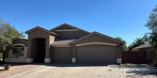 Great single level home with pool in golf course community Gallery 1