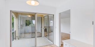 HUGE TOP FLOOR 2 BED 2 BATH IN PRIME SANTA MONICA! -FIREPLACE, BALCONY & GARAGE PARKING SPACE Gallery 16