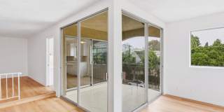 HUGE TOP FLOOR 2 BED 2 BATH IN PRIME SANTA MONICA! -FIREPLACE, BALCONY & GARAGE PARKING SPACE Gallery 9