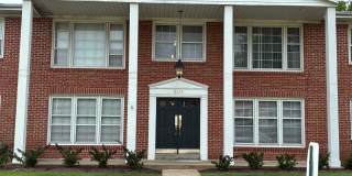 Cozy 2 Bedroom, 2 Bath Condo Building Gallery 1