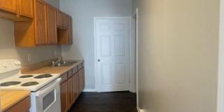 111 1/2 S Dicks St - Your Ball State Home Awaits! Cozy 2-Bedroom Duplex Near Campus Gallery 1