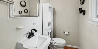 Beautifully maintained, move in ready 3 bed, 1.5 bath single family home Gallery 9