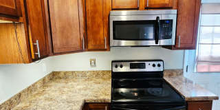 MOVE-IN READY! 2BR Townhome in Clintonville near OSU – W/D, Parking, Pet Friendly Gallery 11