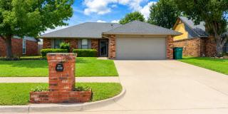 Beautiful 3 Bed 2 Bath Home in Moore Schools Gallery 1