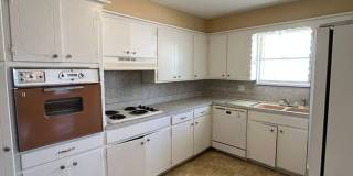 3617 1/2 North Drexel Boulevard Gallery 8