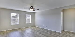 233 N WILLOW WAY Gallery 15