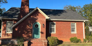 Historic Charm: walk to town Gallery 1