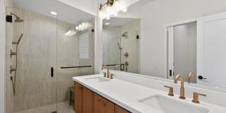 Bright & Spacious - 2BR Condo in Seattle Gallery 22