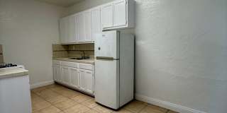 1534 Winona Blvd. Gallery 13