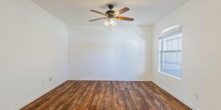 1630 VINELAND Circle Gallery 5