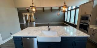 4 Bedroom Home w/ Office and 3 Car Garage Gallery 11