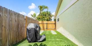 671 Lindell Boulevard Gallery 44