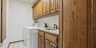 Beautiful 4 Bedroom Home with Pool – Available Now! Gallery 36