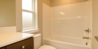 Your Bend Retreat: Spacious End Unit Townhouse with Pilot Butte Views Gallery 8