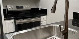 2 story 2 Bed 1 Bath - 2 Parking - Water Paid Gallery 9
