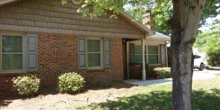 Beautiful 2 Bedroom Brick Ranch with Private Courtyard Patio Beautiful 2 Bedroom Brick Ranch with Private Courtyard Patio Gallery 3