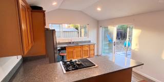 San Lorenzo Home w/ Hardwood, Central Heating & Modern Updates Gallery 3